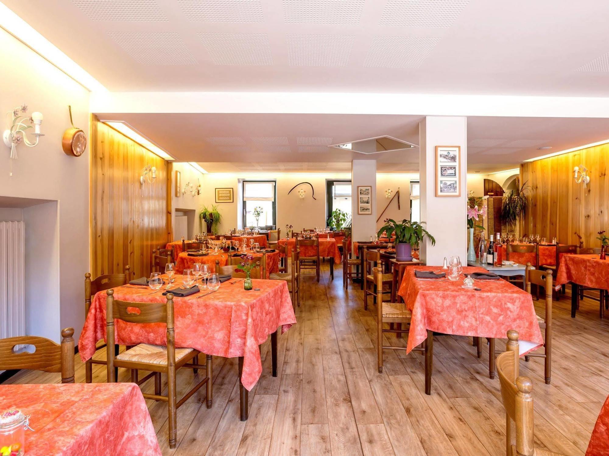 Hotel Le Barriol Saint-Julien-Chapteuil Exterior foto